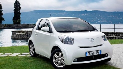 De verkoop van de Toyota iQ nadert zijn onthulling. Vanaf 23 januari staat de slimme, zeer compact en veilige Japanner in de Nederlandse showrooms. De iQ wordt leverbaar met een 1.0 benzine of een 1.4
