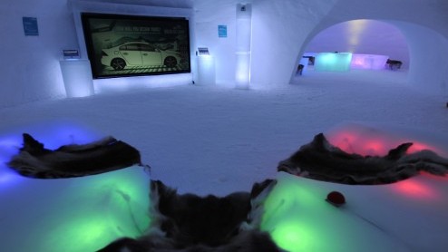 Volvo's voelen zich van origine kiplekker in de kou. De PR-afdeling van het merk ook, want voor het vijfde jaar op rij heeft Volvo het Ice Camp opgezet. Dat bestaat uit een groot iglocomplex in de Alp