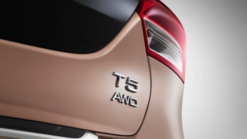 Volvo kon de tweede nieuwe variant van de V40 niet meer voor zich houden en verklapt daarom zelf alvast de V40 Cross Country. Inderdaad, de stoere versie van de V40 heet geen XC40, maar de Zweden hebb