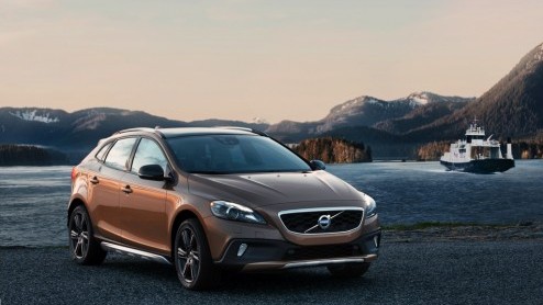 Volvo kon de tweede nieuwe variant van de V40 niet meer voor zich houden en verklapt daarom zelf alvast de V40 Cross Country. Inderdaad, de stoere versie van de V40 heet geen XC40, maar de Zweden hebb