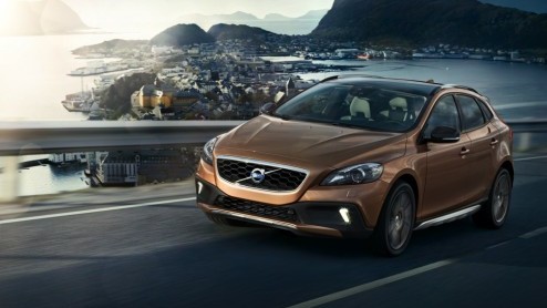 Volvo kon de tweede nieuwe variant van de V40 niet meer voor zich houden en verklapt daarom zelf alvast de V40 Cross Country. Inderdaad, de stoere versie van de V40 heet geen XC40, maar de Zweden hebb
