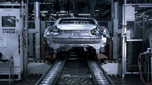 Ja hoor, kom maar door. Nissan heeft de GT-R voor volgend jaar opnieuw aangepakt. Door de hele auto opnieuw te bekijken en subtiele aanpassingen te verrichten is de image builder van de Japanners nog 