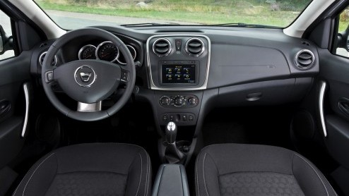 Dacia stoomt lekker door met nieuwe modellen. Na de Duster en de kersverse Lodgy is het tijd voor een nieuwe Logan en Sandero. Dit zijn de eerste beelden en details.