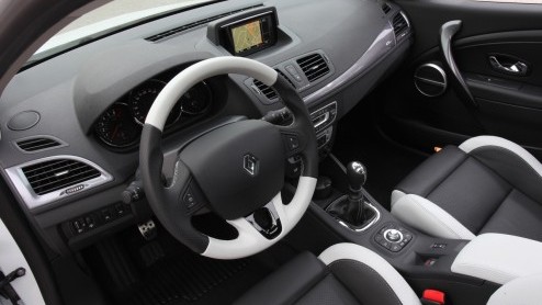 Nieuwe, bijtellingsvriendelijke motoren en een paar optische vernieuwingen. Dat is waar het om draait bij de vernieuwde Renault Mgane-reeks. De update slaat bij voorbaat aan gezien het aantal orders