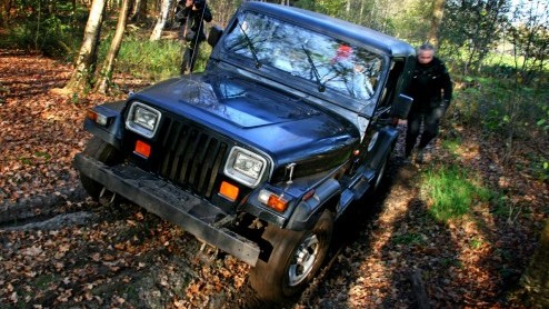 We weten het allemaal: wie jarig is geeft een feestje. Jeep heeft haar 70 jarige bestaan met speciale jubileummodellen voor de consument kracht bij gezet. Voor de pers stond een deel van een groot Bra