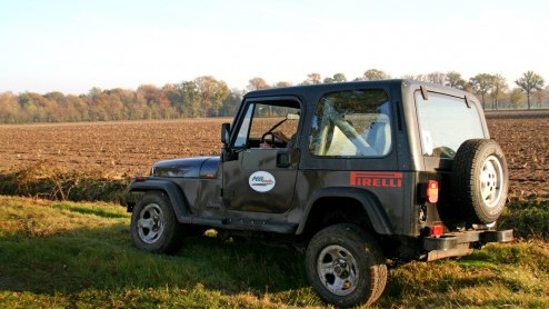 We weten het allemaal: wie jarig is geeft een feestje. Jeep heeft haar 70 jarige bestaan met speciale jubileummodellen voor de consument kracht bij gezet. Voor de pers stond een deel van een groot Bra
