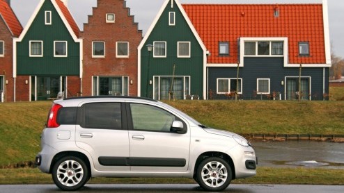 De Fiat Panda is n van de auto's die het segment van de 'stadsauto' groot heeft gemaakt. Met inmiddels een groot aantal concurrenten in de stad is succes voor de nieuwe generatie Panda niet volstrek