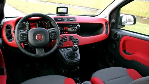 De Fiat Panda is n van de auto's die het segment van de 'stadsauto' groot heeft gemaakt. Met inmiddels een groot aantal concurrenten in de stad is succes voor de nieuwe generatie Panda niet volstrek