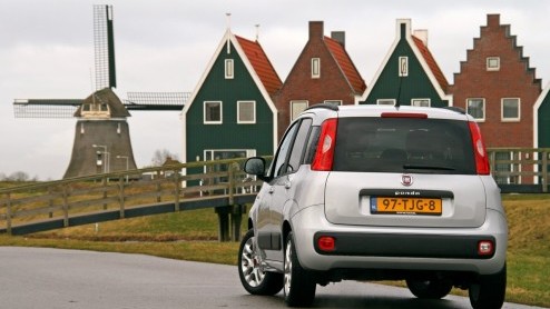 De Fiat Panda is n van de auto's die het segment van de 'stadsauto' groot heeft gemaakt. Met inmiddels een groot aantal concurrenten in de stad is succes voor de nieuwe generatie Panda niet volstrek