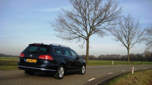 De ene facelift is de ander niet. Volkswagen heeft de Passat recent een opfrisser gegeven en ging daarbij grondiger te werk dan op het eerste oog zichtbaar is. Na extra uurtjes fijnslijpen zijn de Dui
