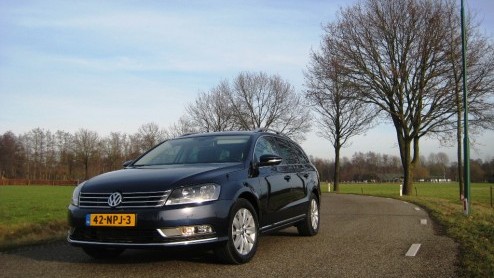 De ene facelift is de ander niet. Volkswagen heeft de Passat recent een opfrisser gegeven en ging daarbij grondiger te werk dan op het eerste oog zichtbaar is. Na extra uurtjes fijnslijpen zijn de Dui