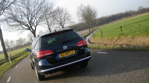 De ene facelift is de ander niet. Volkswagen heeft de Passat recent een opfrisser gegeven en ging daarbij grondiger te werk dan op het eerste oog zichtbaar is. Na extra uurtjes fijnslijpen zijn de Dui