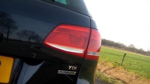 De ene facelift is de ander niet. Volkswagen heeft de Passat recent een opfrisser gegeven en ging daarbij grondiger te werk dan op het eerste oog zichtbaar is. Na extra uurtjes fijnslijpen zijn de Dui