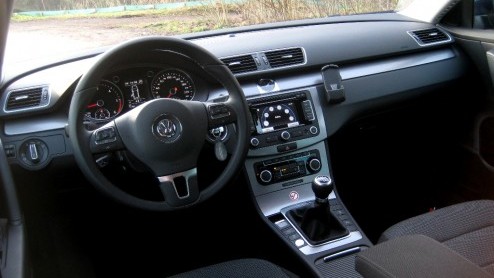 De ene facelift is de ander niet. Volkswagen heeft de Passat recent een opfrisser gegeven en ging daarbij grondiger te werk dan op het eerste oog zichtbaar is. Na extra uurtjes fijnslijpen zijn de Dui