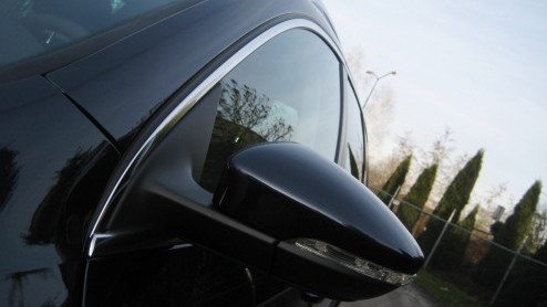 De ene facelift is de ander niet. Volkswagen heeft de Passat recent een opfrisser gegeven en ging daarbij grondiger te werk dan op het eerste oog zichtbaar is. Na extra uurtjes fijnslijpen zijn de Dui