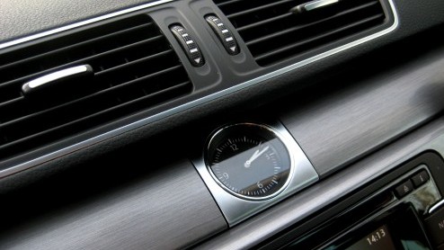 De ene facelift is de ander niet. Volkswagen heeft de Passat recent een opfrisser gegeven en ging daarbij grondiger te werk dan op het eerste oog zichtbaar is. Na extra uurtjes fijnslijpen zijn de Dui