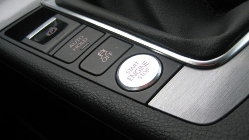De ene facelift is de ander niet. Volkswagen heeft de Passat recent een opfrisser gegeven en ging daarbij grondiger te werk dan op het eerste oog zichtbaar is. Na extra uurtjes fijnslijpen zijn de Dui