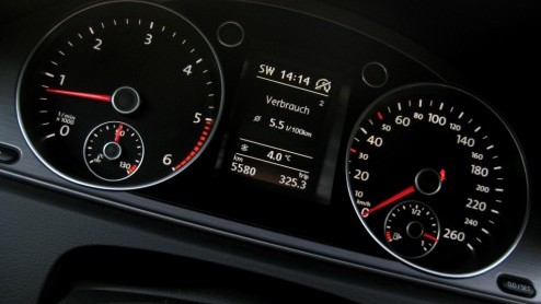 De ene facelift is de ander niet. Volkswagen heeft de Passat recent een opfrisser gegeven en ging daarbij grondiger te werk dan op het eerste oog zichtbaar is. Na extra uurtjes fijnslijpen zijn de Dui