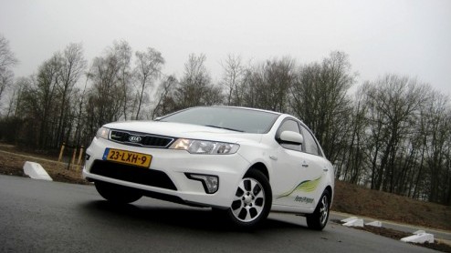 Het is waarschijnlijk de meest exclusieve Kia in Nederland, maar dat is niet waar het om draait. De Kia Forte Hybrid LPi is de eerste in serie geproduceerde autogashybride! Ook al komt de zeer CO2-vri