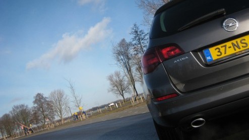 Opel heeft met de Insignia een krachtig signaal afgegeven dat hun middenklasser niet (meer) saai hoeft te zijn. Inmiddels is het de beurt aan de Astra  en dit geval de Astra ST  om het segment een b