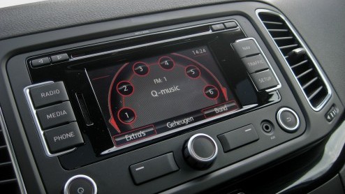 Goed nieuws voor grote gezinnen of grootverbruikers; de maxi-MPV wordt niet vergeten. Seat (en Volkswagen) komt - na lang wachten - met een nieuwe Alhambra voor de dag. Een weekje sturen in de Alhambr