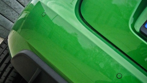 Skoda associren we tegenwoordig met veel ruimte voor weinig geld. Het succes van de Fabia Combi en Superb liegt er immers niet om. De Fabia RS streeft echter het credo een heleboel snelheid voor ee