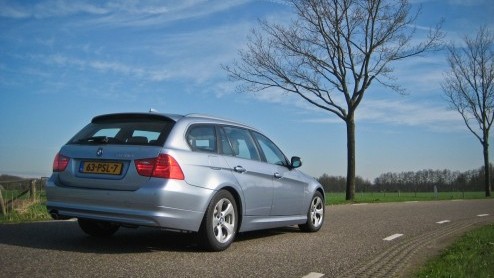 De laatste paar maanden voor de huidige BMW 3 Serie zijn geteld. Voor dat het zover is heeft BMW de 320d Touring EfficientDynamics Edition in de aanbieding. Letterlijk. Zakelijke rijders rijden dan, v