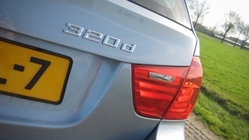 De laatste paar maanden voor de huidige BMW 3 Serie zijn geteld. Voor dat het zover is heeft BMW de 320d Touring EfficientDynamics Edition in de aanbieding. Letterlijk. Zakelijke rijders rijden dan, v