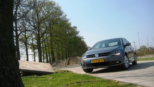 De middenklasse wordt door Volkswagen gedomineerd met de Passat. De iets kleinere Jetta pikt sinds jaar en dag  al dan niet onder een andere naam - een graantje mee. De nieuwe generatie heeft zich lo