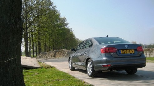 De middenklasse wordt door Volkswagen gedomineerd met de Passat. De iets kleinere Jetta pikt sinds jaar en dag  al dan niet onder een andere naam - een graantje mee. De nieuwe generatie heeft zich lo