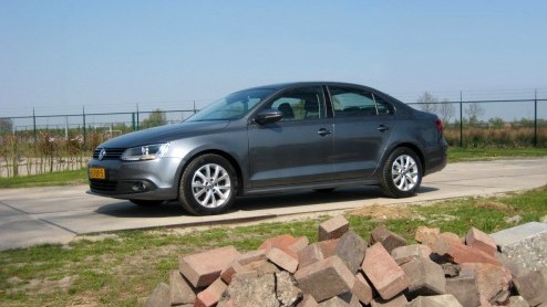 De middenklasse wordt door Volkswagen gedomineerd met de Passat. De iets kleinere Jetta pikt sinds jaar en dag  al dan niet onder een andere naam - een graantje mee. De nieuwe generatie heeft zich lo