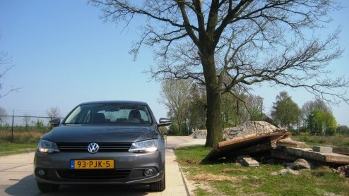 De middenklasse wordt door Volkswagen gedomineerd met de Passat. De iets kleinere Jetta pikt sinds jaar en dag  al dan niet onder een andere naam - een graantje mee. De nieuwe generatie heeft zich lo
