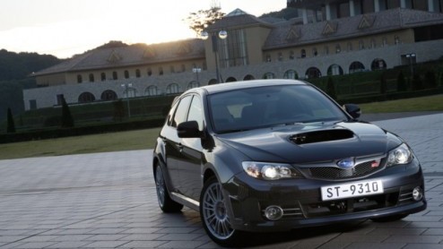 De nieuwe Subaru Impreza rijdt inmiddels al op de Nederlandse wegen, maar nu heeft de importeur ook de prijzen voor de snelle Impreza WRX STi bekendgemaakt. Deze maand worden de eerste exemplaren uitg