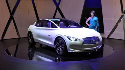 De Autosalon van Genve heeft vandaag zijn deuren voor het grote publiek geopend. AutoVandaag.nl is alvast even een kijkje gaan nemen en we hebben diverse primeurs, bijzondere studiemodellen en aankom