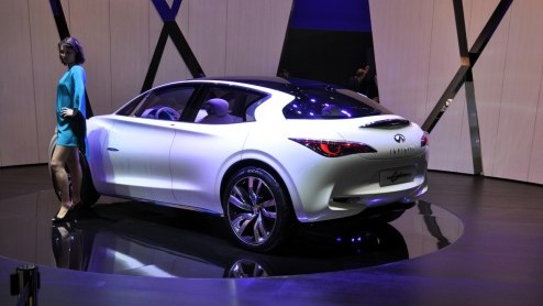 De Autosalon van Genve heeft vandaag zijn deuren voor het grote publiek geopend. AutoVandaag.nl is alvast even een kijkje gaan nemen en we hebben diverse primeurs, bijzondere studiemodellen en aankom