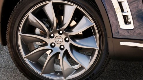 Infiniti geeft de FX een kleine opfrisser. Vooral de neus van de grote SUV is hierbij aangepakt. De officile presentatie vindt plaats op Pebble Beach Concours d'Elegance. Helaas vindt deze '2012 FX' 
