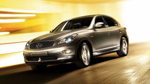 Hoewel Infiniti aan het eind van dit jaar officieel naar ons land komt, is het altijd al mogelijk geweest om via de grijze import Infiniti-modellen te bemachtigen. Pietersen US Carcenter heeft nu vo