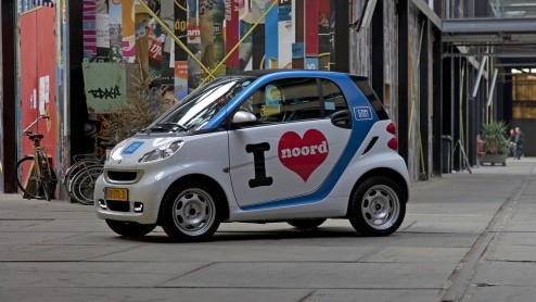 Innovaties in mobiliteit centraal bij iMobility 2013, met aanwezigheid van ANWB, Mercedes-Benz, Renault, Nissan, Car2Go, Tesla en meer.