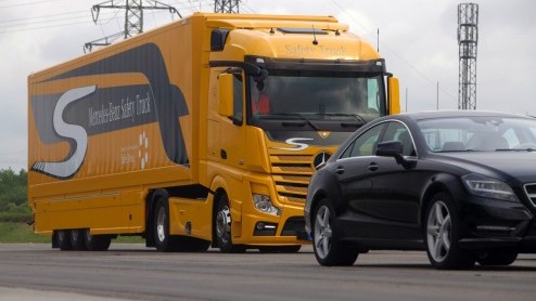 Innovaties in mobiliteit centraal bij iMobility 2013, met aanwezigheid van ANWB, Mercedes-Benz, Renault, Nissan, Car2Go, Tesla en meer.