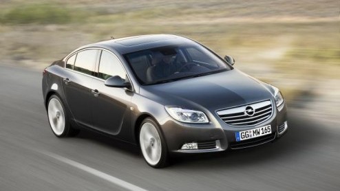 De Opel Insignia is (bijna) een feit! De langverwachte Vectra-opvolger beleeft zijn debuut op 22 juli tijdens de London Motor Show. Met een nieuwe naam, een nieuwe krachtige maar elegante belijning en