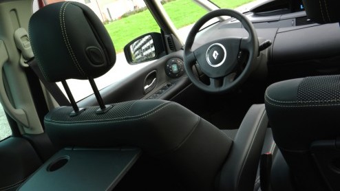 Het segment van de grote MPV's is de laatste jaren consistent; het aantal modellen is op n hand te tellen en daar verandert weinig in. De huidige generatie Renault Espace gaat na tien jaar de vierde