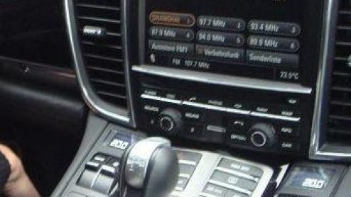 Het blijft al een aardige tijd mysterieus rond de Porsche Panamera. Toch is het niet moeilijk deze vierdeurs coup op te merken, getuige deze beelden die zijn genomen rond de Nurburgring. De officile