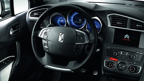 De nieuwe Citron DS4 is volgens zijn makers allerminst doorsnee, bedoeld voor degene die eens wat anders wilt rijden en stiekem de gewone Citron-modellen te braaf vindt. Hoe maakt deze rebelse Frans
