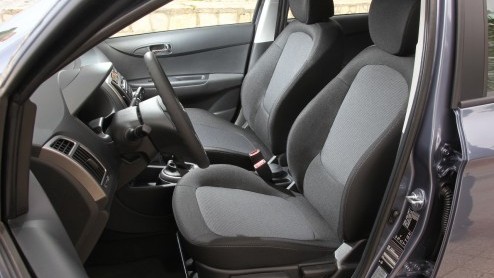 Stilstand is achteruitgang. En daar houden ze bij Hyundai niet van. Daarom heeft de i20 na zon drienhalf jaar een opfrisser gekregen. Geeft dat de compacte Koreaan weer een duwtje in de rug?