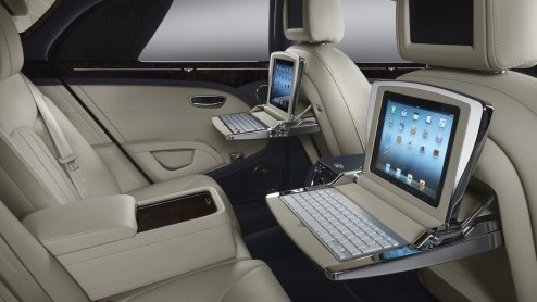De ultieme Grand Tourer van Bentley, de Mulsanne, is naar een nog hoger plan getild. De Britten introduceren nieuwe infotainment en entertainmentmogelijkheden, een nog comfortabeler interieur en een