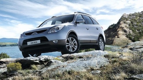 Gezellige drukte bij Hyundai, tijdens de Autosalon van Parijs. De Koreanen hebben zes modellen in de spotlights, waaronder ook groene concepts als de Santa Fe hybride en de i20 Blue. Die laatste kri