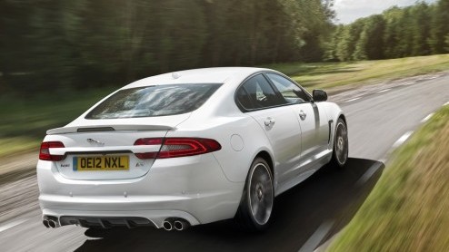 Jaguar heeft een vlot nieuwtje voor modeljaar 2013 in petto. De Britten introduceren een Speed Pack op de XFR. Gaat-ie nog harder van.