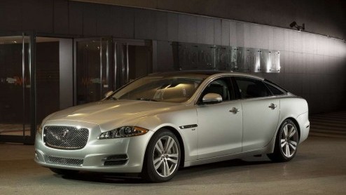 Dat Jaguar bezig was met de ontwikkeling van de nieuwe 3.0 V6 Supercharged was een publiek geheim. De fabrikant kondigde de motor in eerste instantie aan in de op stapel staande F-Type. Nu blijkt dat