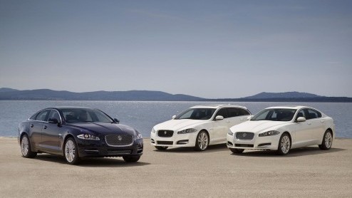 Na de aankondiging van de vierwielaangedreven Jaguar XJ maakt de importeur de prijzen voor modeljaar 2013 bekend. De XJ is er na de zomer vanaf 89.990 euro. In navolging van de XF biedt Jaguar nu ook