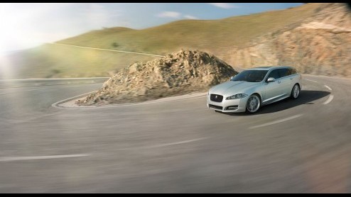 De langverwachte stationwagonvariant van de Jaguar XF is nu alvast officieel, want dit is de XF Sportbrake! Met 1675 liter bagage- en extra hoofdruimte maar identieke rijdynamiek rijd je praktisch in 